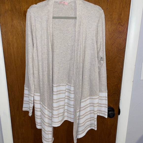 1XL Two-Tone Cardigan - Picture 4 of 15